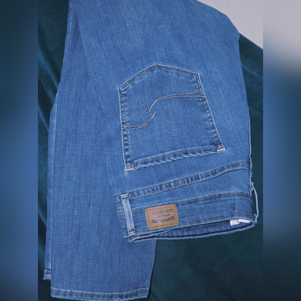 Women's Mid-Rise Slim Levi's Strauss